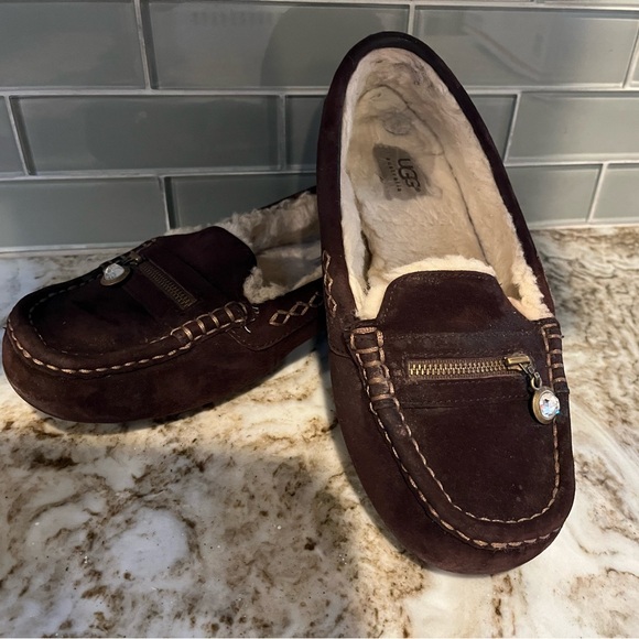 UGG Shoes - Ansley Charm Ugg Moccasin Slipper SZ 7